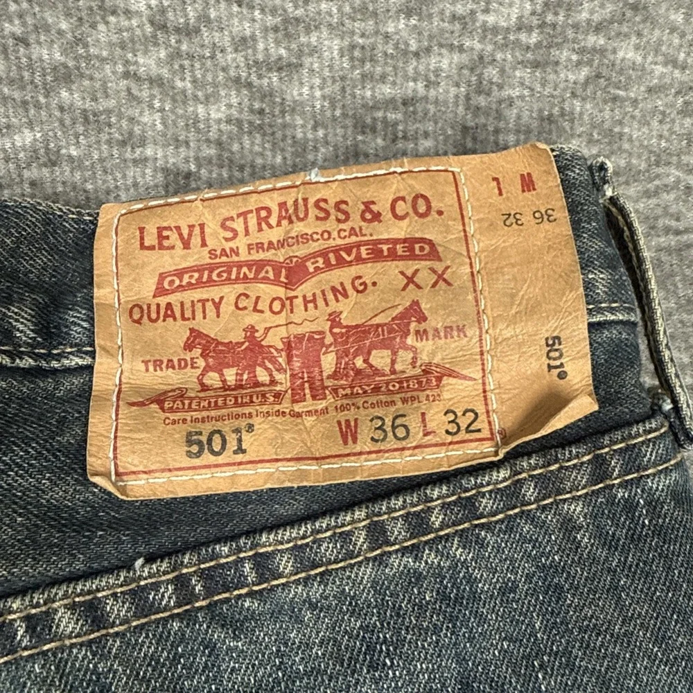 Levi's 501 Jeans‎ Mens 36x32 Blue Denim Button Fly Straight Leg Faded Distressed